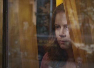 La mujer en la ventana