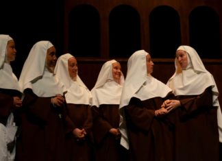 Descalzas en Teatro del Barrio