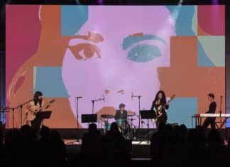 Estreno de Girls to the front