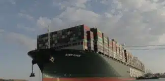 Atrapados en el canal de Suez