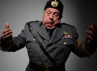 Yo Mussolini de Leo Bassi en Teatro del Barrio