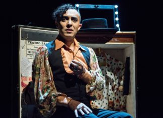 Miguel de Molina al desnudo en el Teatro Infanta Isabel