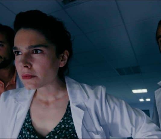 Ella en mil pedazos película