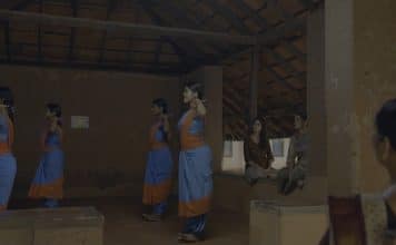 Mudras Bailando hilos invisibles