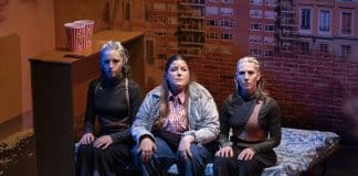 Atiende o dispara en el Teatro Lara