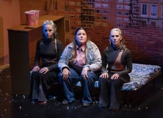 Atiende o dispara en el Teatro Lara