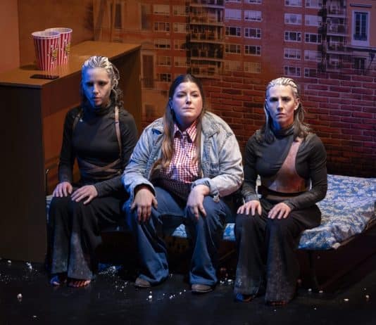 Atiende o dispara en el Teatro Lara