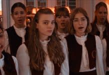 "El coro de Praga": mirada íntima al trauma y la manipulación El coro de Praga película